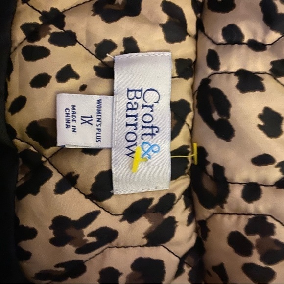 Croft and Borrow Women’s Light weight plus size leopard print quilted vest - Picture 3 of 10